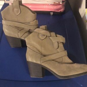 Beige Bootie with low heel